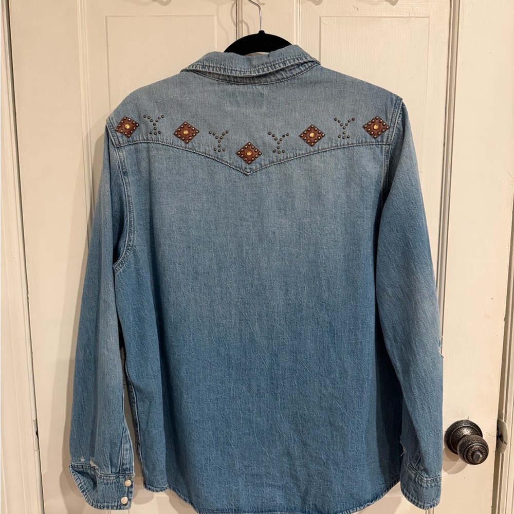 Yellowstone X Lucky Brand Light Blue Women’s Denim Shirt. Size XL - Picture 4 of 5